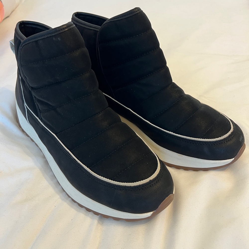 Yellow Box Black Winter Boots